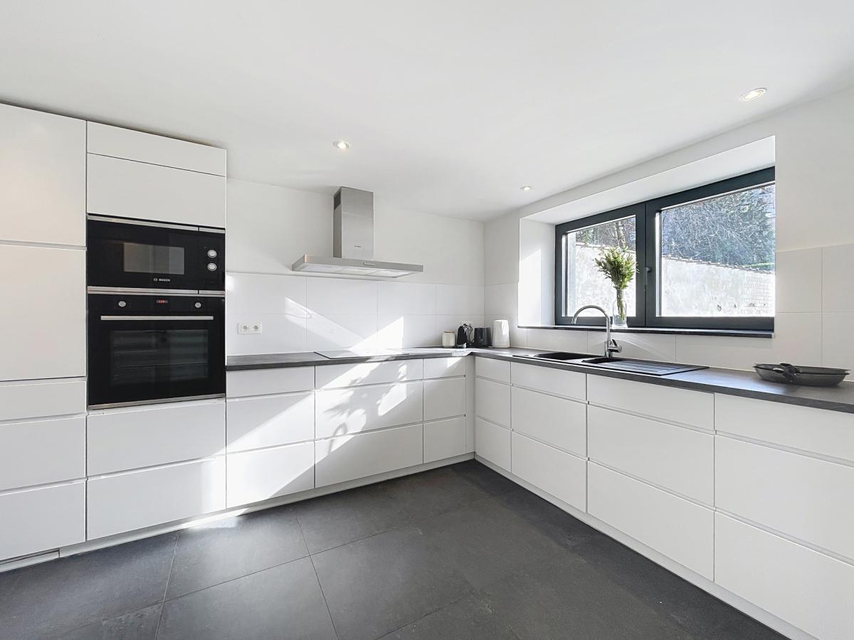 Châtelain/Stéphanie : Triplex meublé 3 chambres avec jardin 