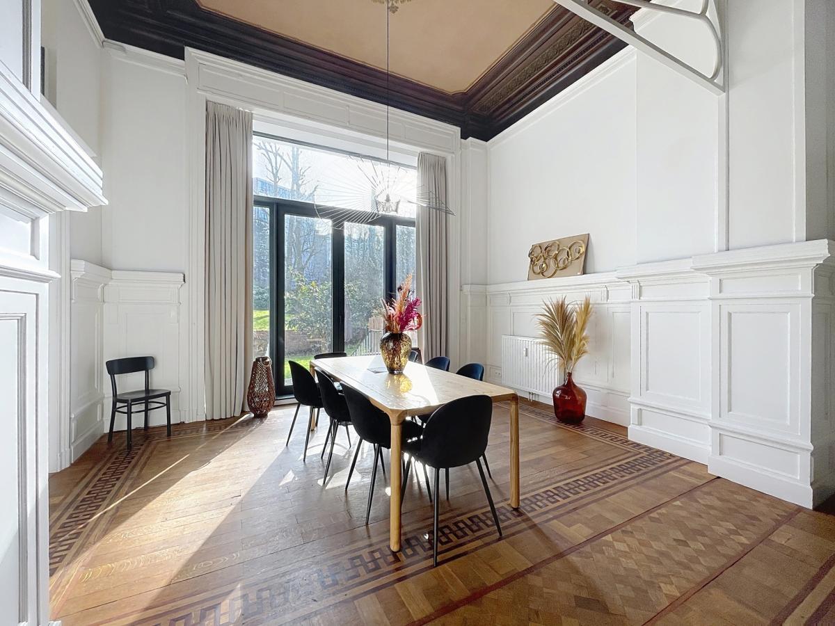 Châtelain/Stéphanie : Triplex meublé 3 chambres avec jardin 