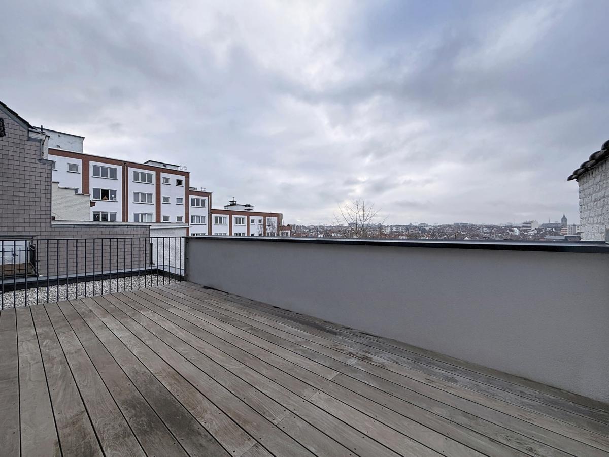 Cinquantenaire : Superbe duplex penthouse meublé + terrasse