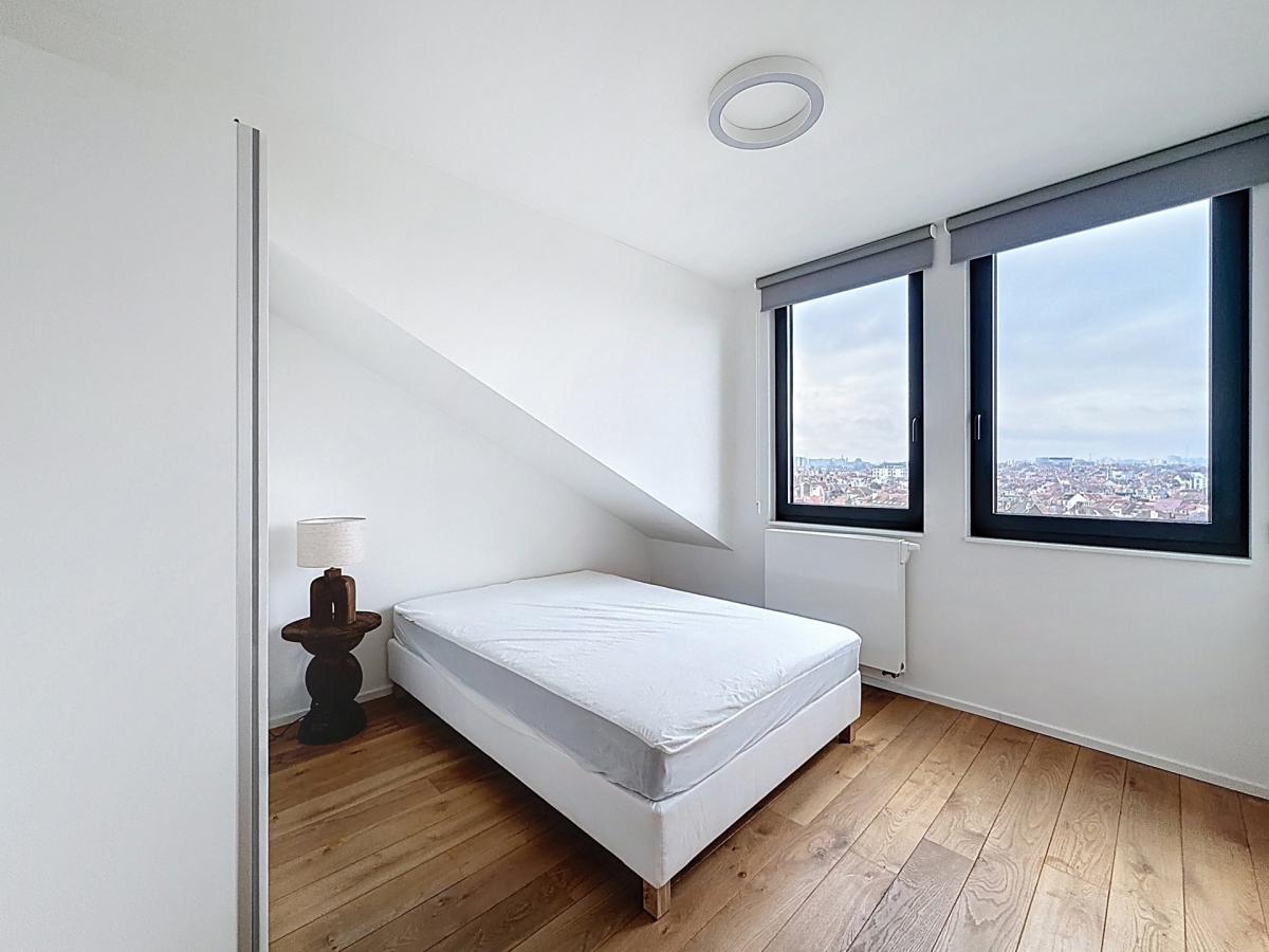 Cinquantenaire : Superbe duplex penthouse meublé + terrasse