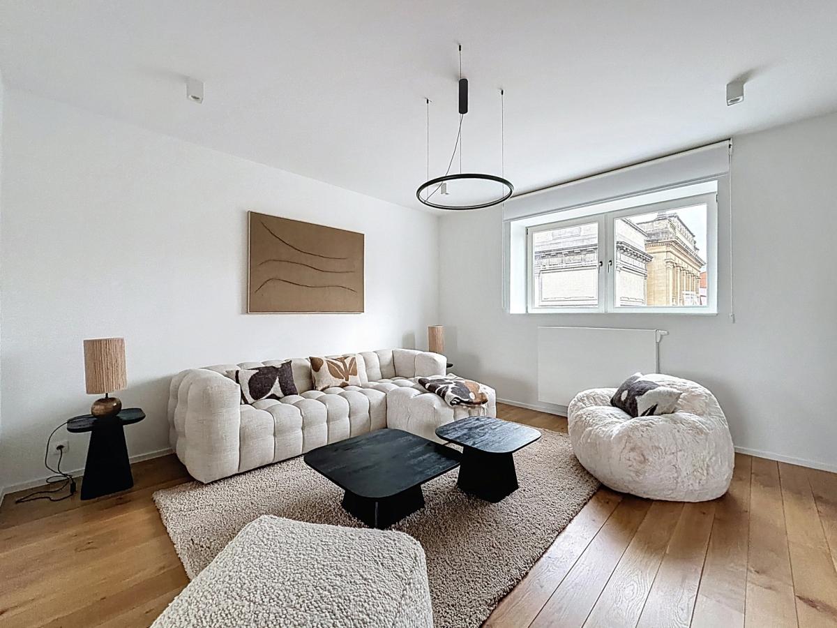 Cinquantenaire : Superbe duplex penthouse meublé + terrasse