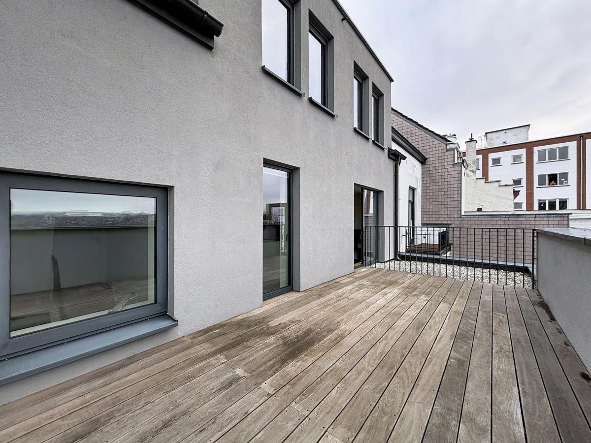 Cinquantenaire : Superbe duplex penthouse meublé + terrasse