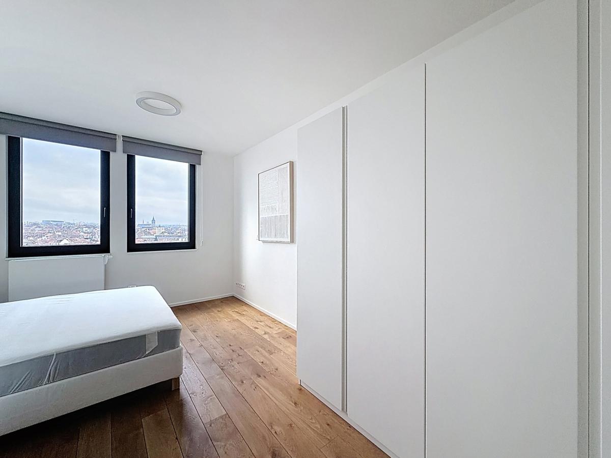 Cinquantenaire : Superbe duplex penthouse meublé + terrasse