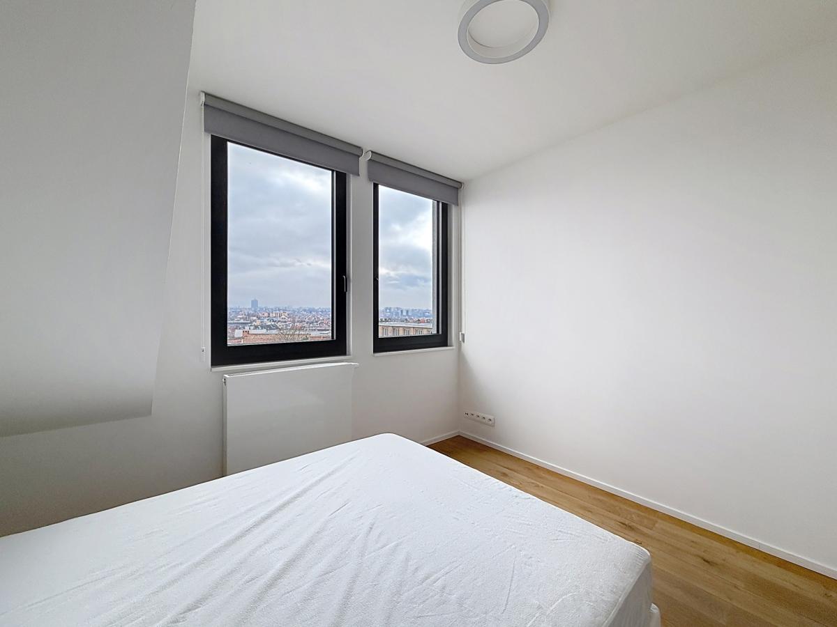 Cinquantenaire : Superbe duplex penthouse meublé + terrasse