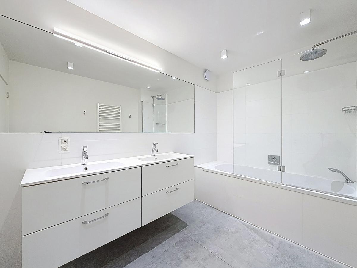 Cinquantenaire : Superbe duplex penthouse meublé + terrasse