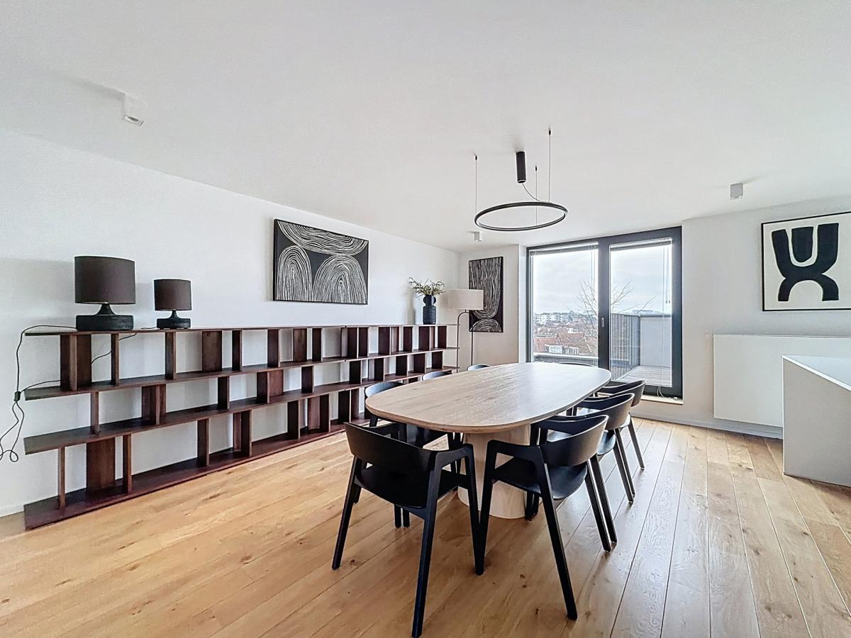 Cinquantenaire : Superbe duplex penthouse meublé + terrasse