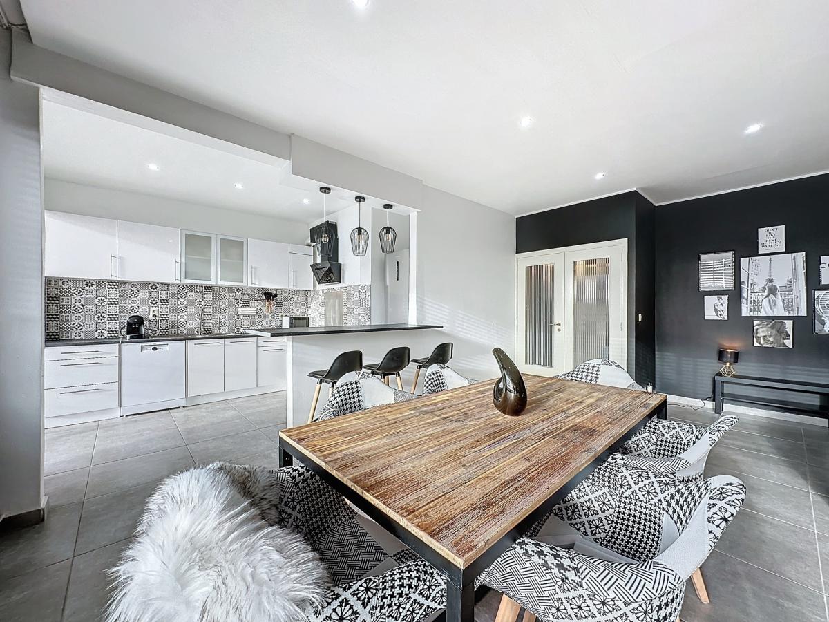 Château de Walzin : appartement meublé 3chambres + terrasses