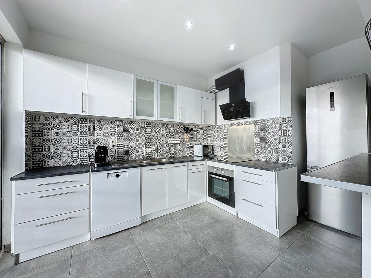 Château de Walzin : appartement meublé 3chambres + terrasses