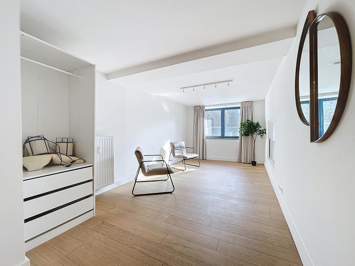 Châtelain/Stéphanie : Triplex meublé 3 chambres avec jardin 