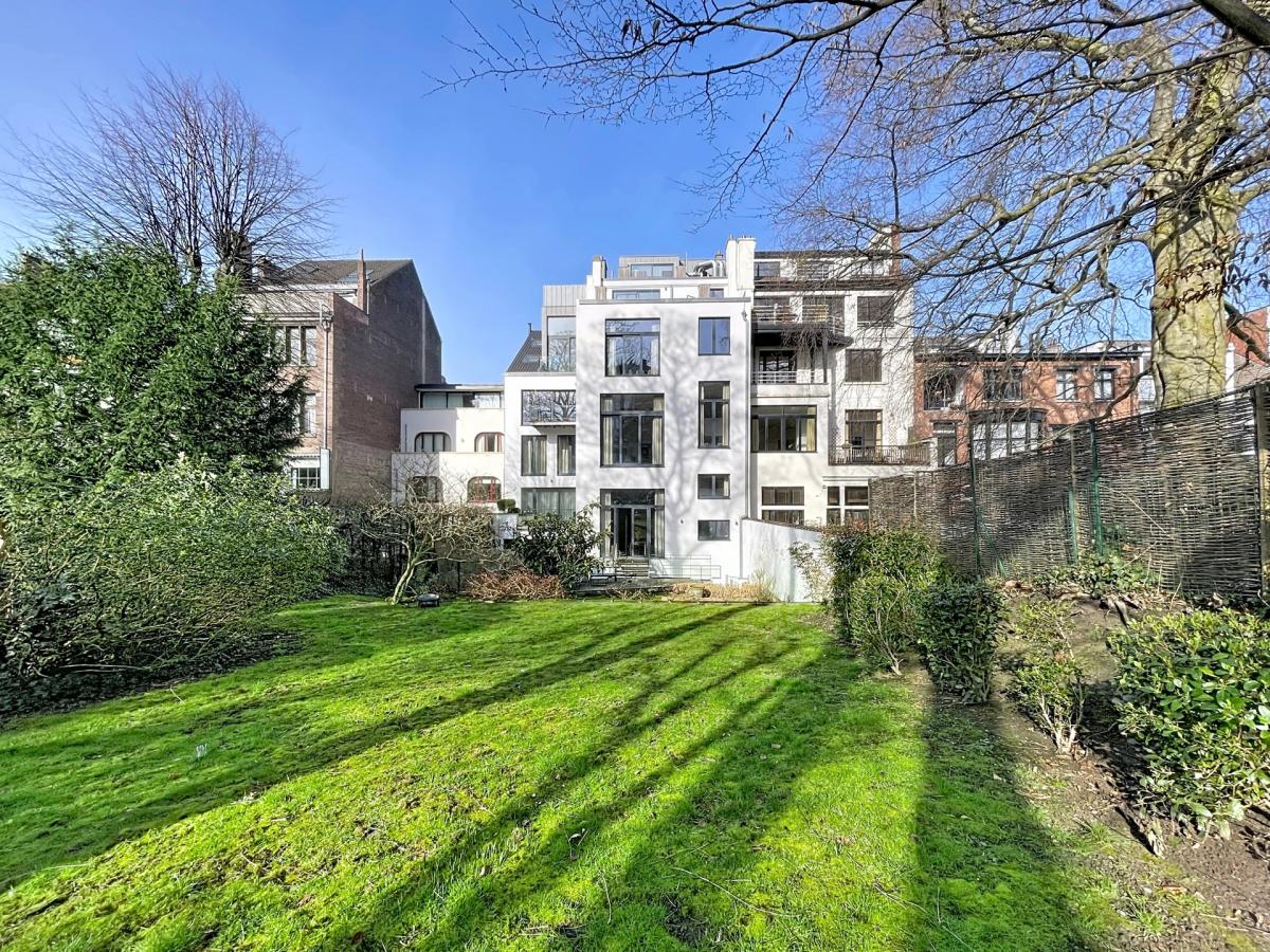 Châtelain/Stéphanie : Triplex meublé 3 chambres avec jardin 