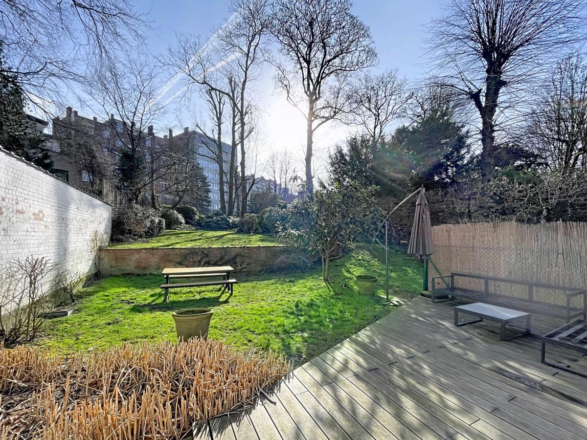 Châtelain/Stéphanie : Triplex meublé 3 chambres avec jardin 