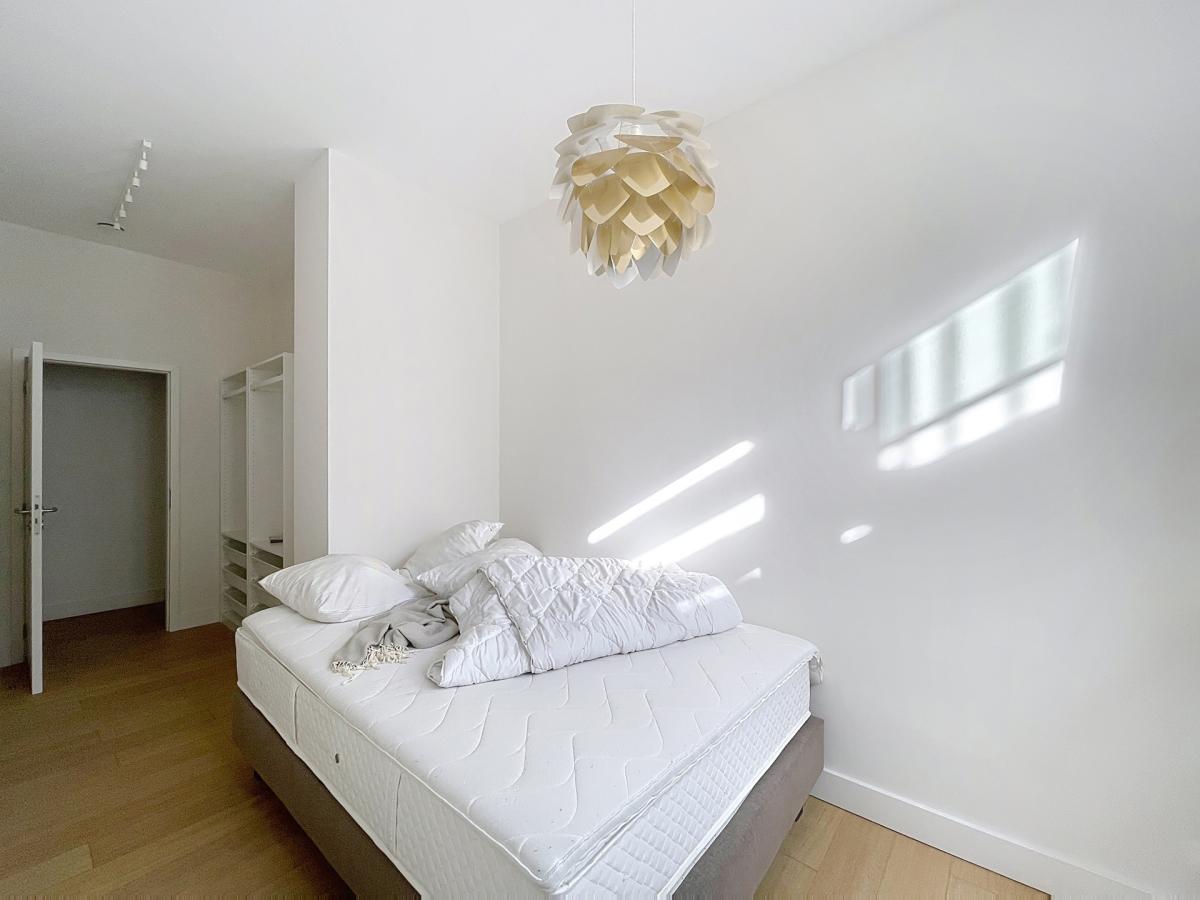 Châtelain/Stéphanie : Triplex meublé 3 chambres avec jardin 