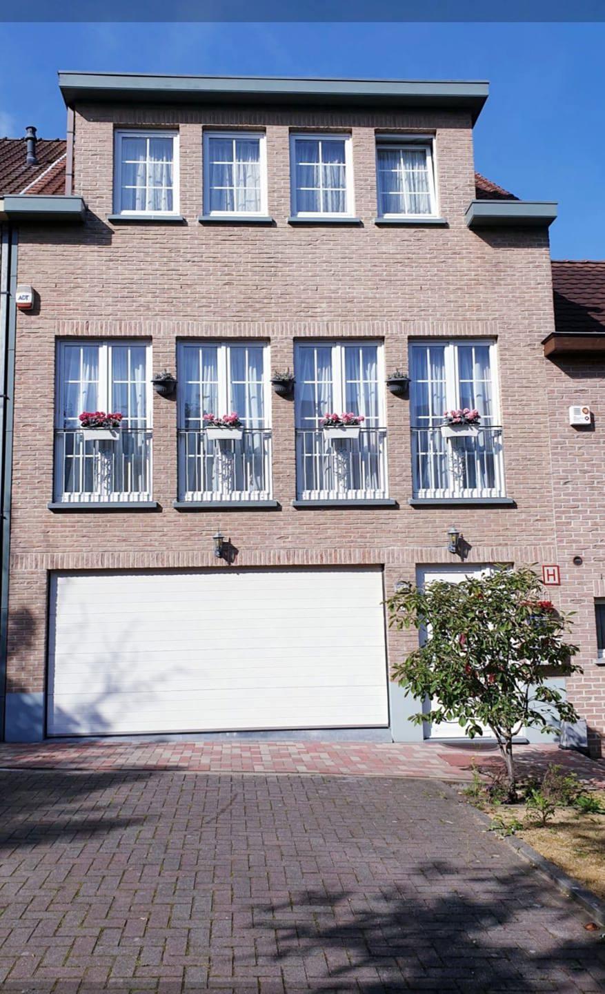 Splendide maison: jardin sud, double garage, prof. libérale