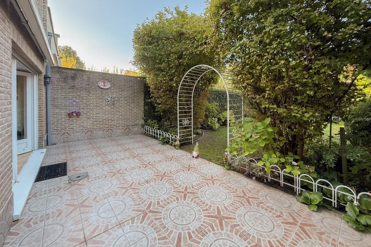 Splendide maison: jardin sud, double garage, prof. libérale