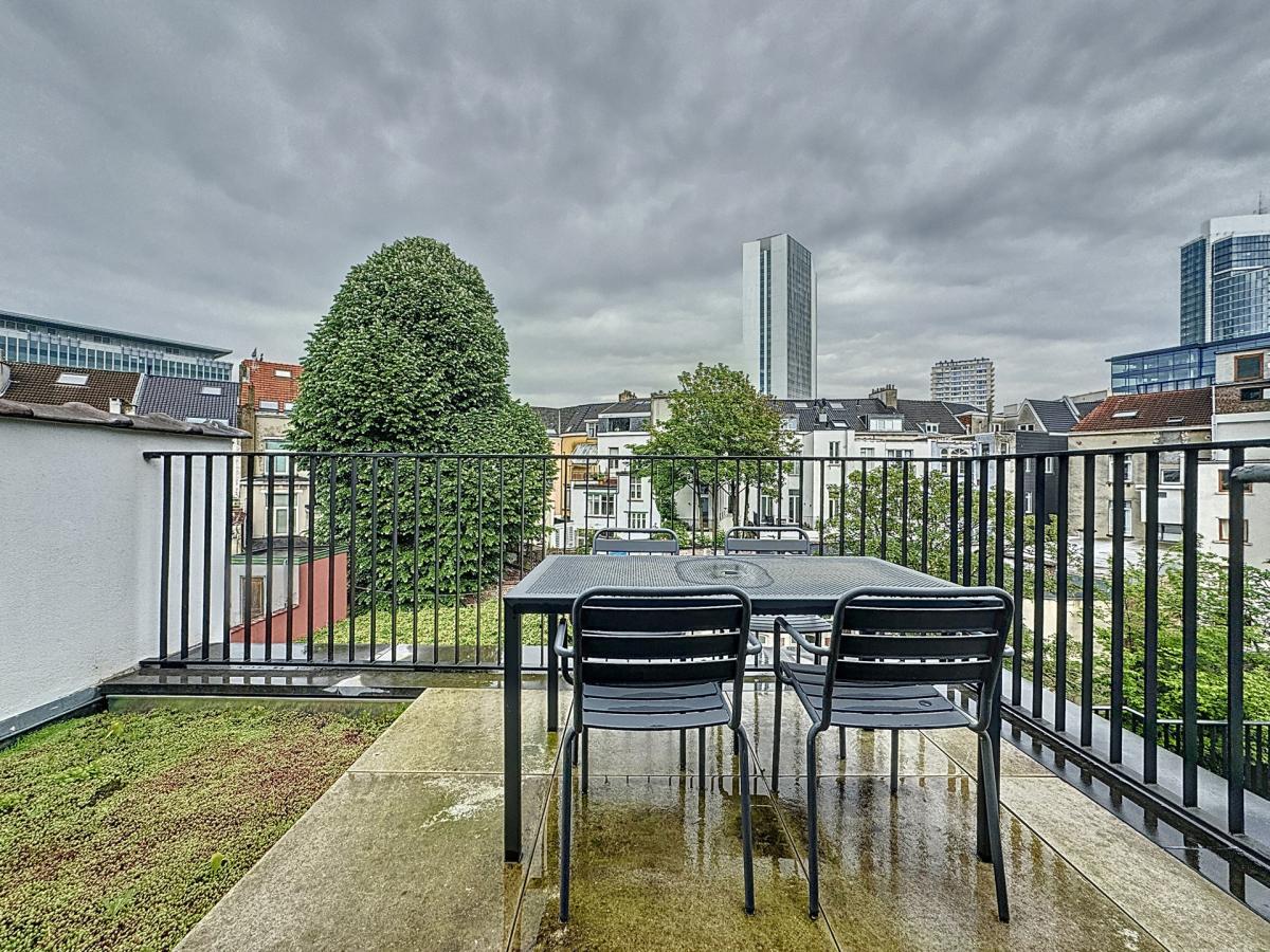 Bruxelles Centre : Joli duplex 2 chambres meublé + terrasse