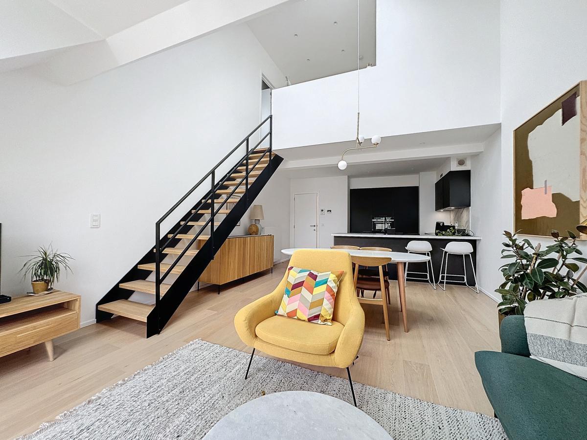 Bruxelles Centre : Joli duplex 2 chambres meublé + terrasse