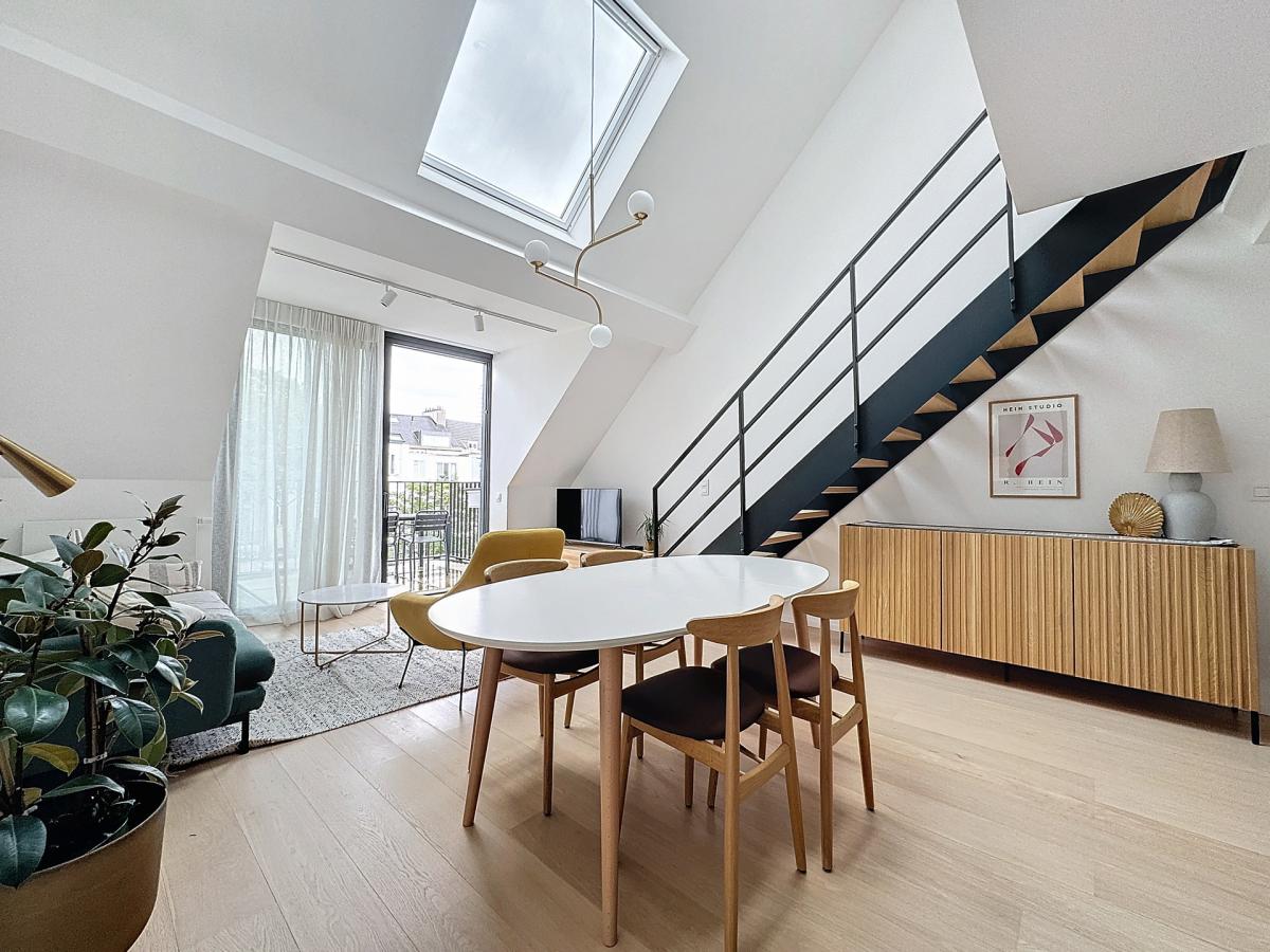 Bruxelles Centre : Joli duplex 2 chambres meublé + terrasse