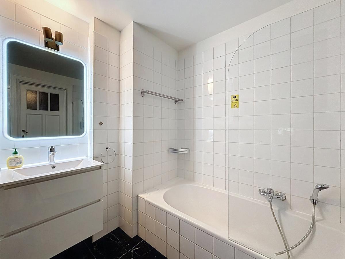 Boulevard Waterloo : Bel appartement meublé de 2 chambres