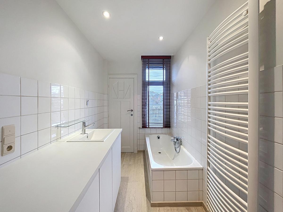 Parvis Saint-Pierre: duplex 2 chambres, terrasse et garage