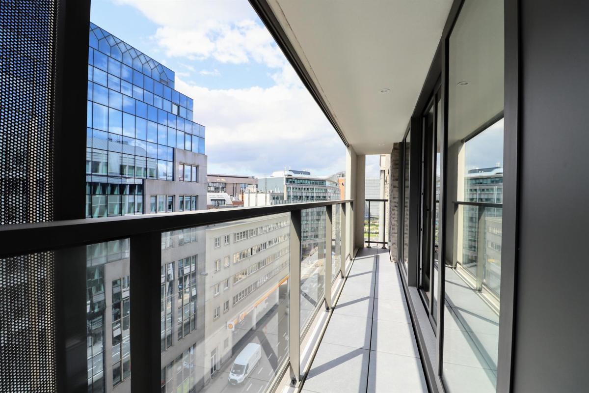 Cinquantenaire Magnifique appartement 2020 terrasse parking 