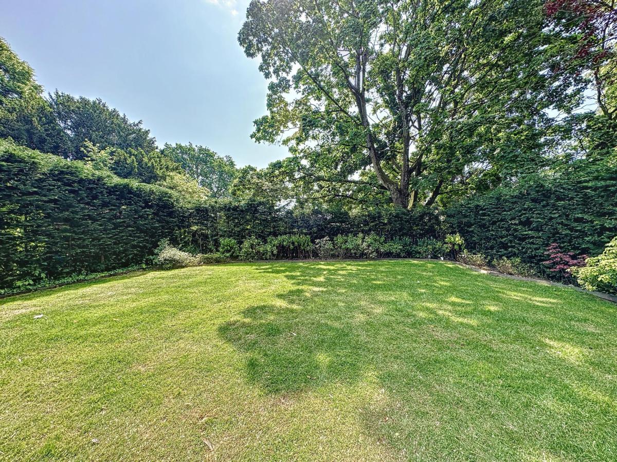 Dieweg : Superbe villa avec un grand jardin et garage