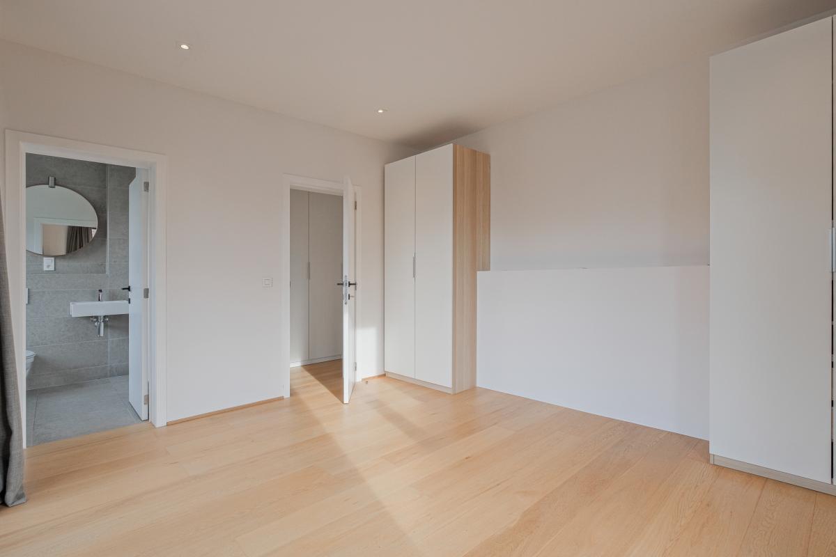 Lumineuse villa contemporaine ± 240m² avec jardin et garage