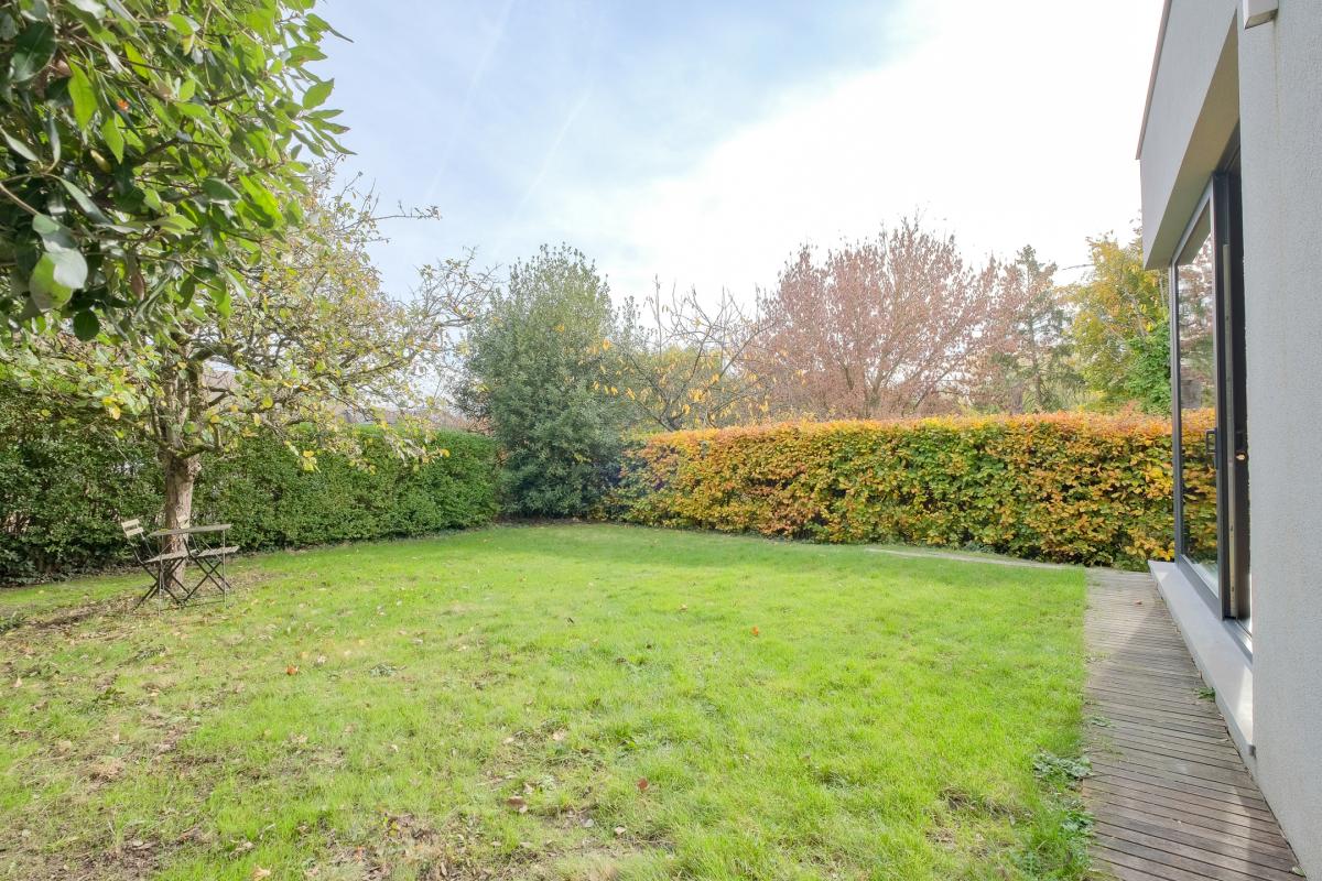 Lumineuse villa contemporaine ± 240m² avec jardin et garage