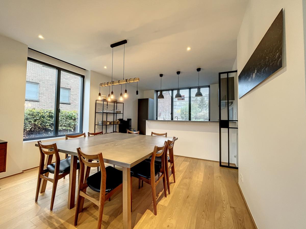 Lumineuse villa contemporaine ± 240m² avec jardin et garage