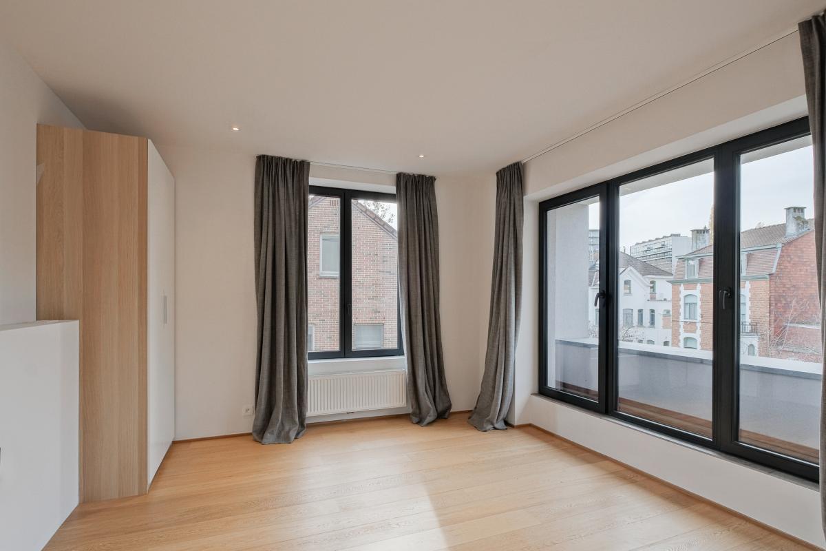 Lumineuse villa contemporaine ± 240m² avec jardin et garage