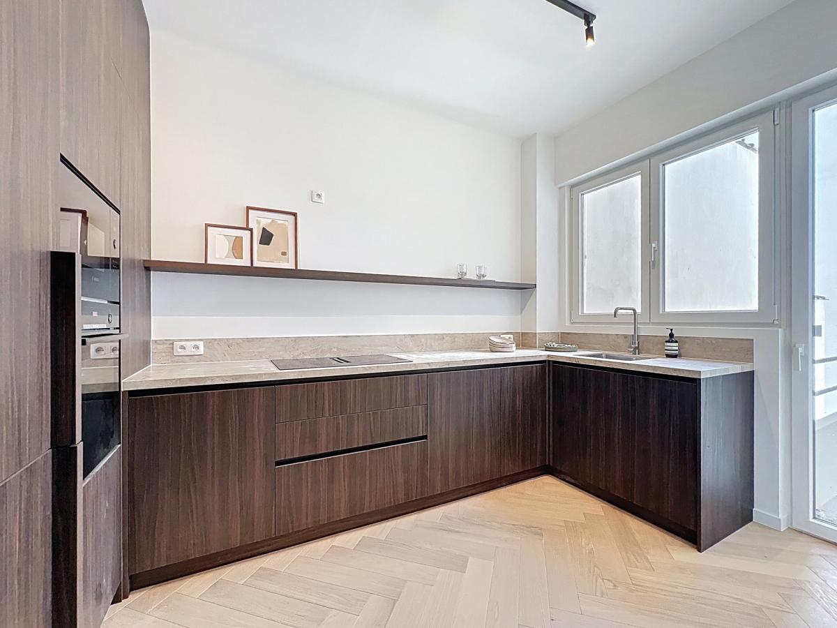 Square Marie Louise - Appartement rénové 2ch + balcon