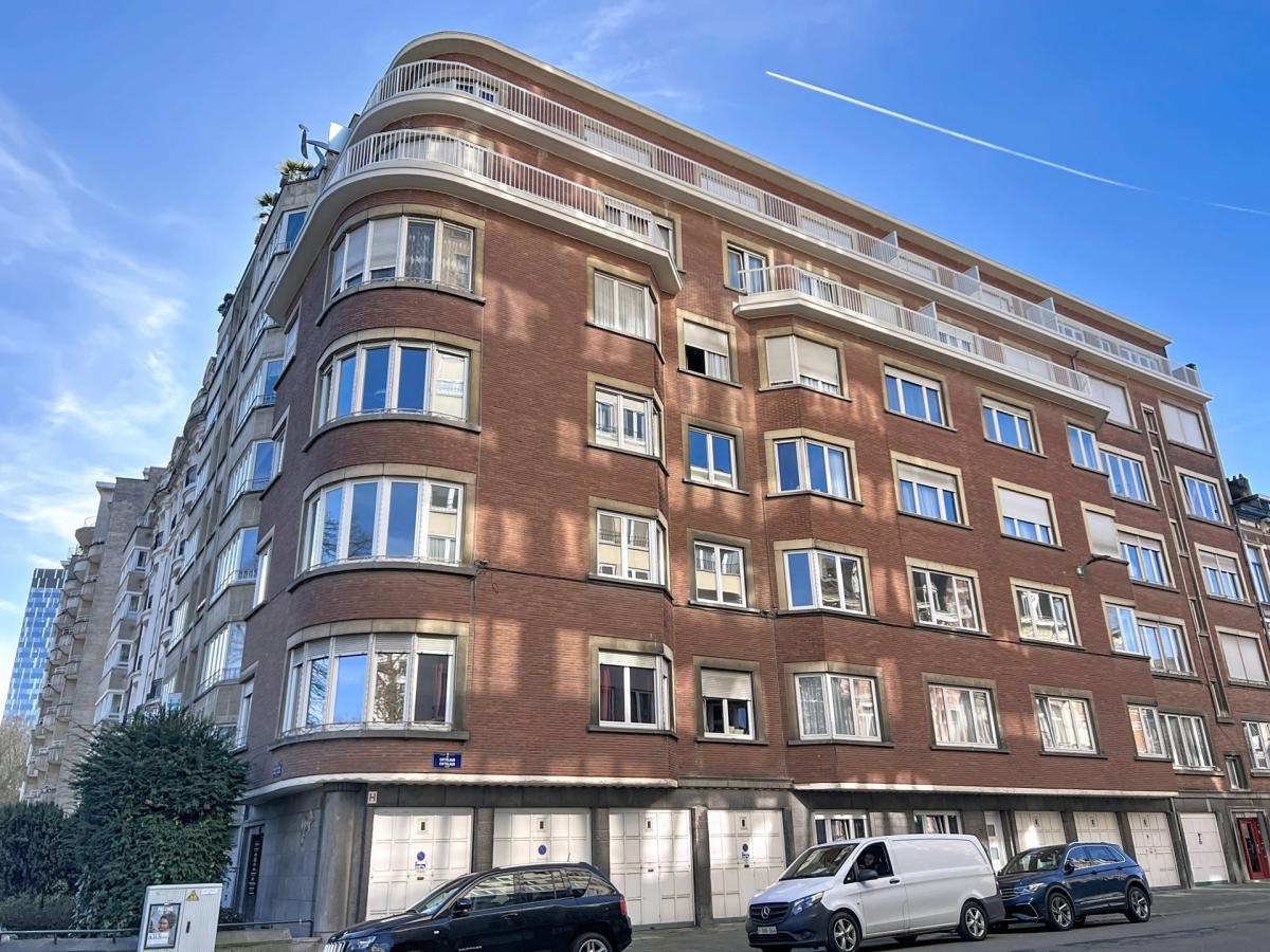 Square Marie Louise - Appartement rénové 2ch + balcon