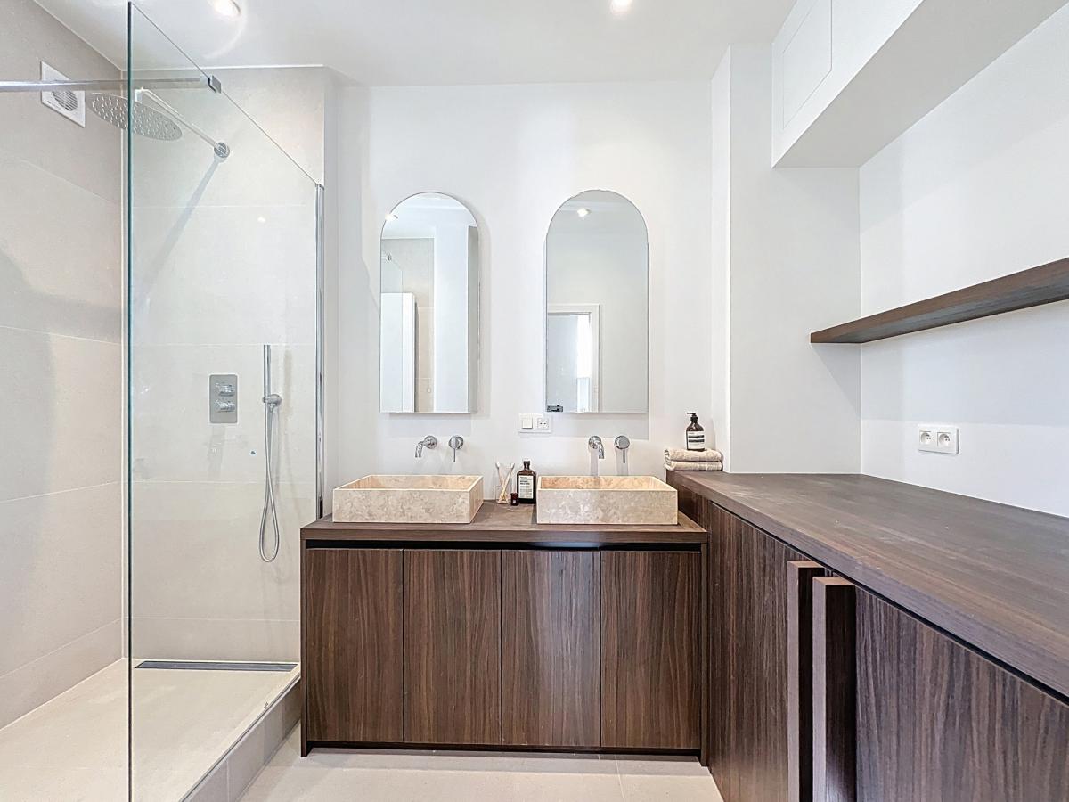 Square Marie Louise - Appartement rénové 2ch + balcon