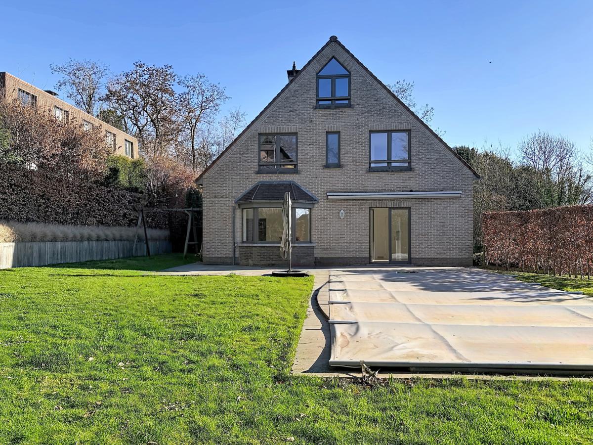 Dieweg : Maison 3 façades + piscine extérieure chauffée