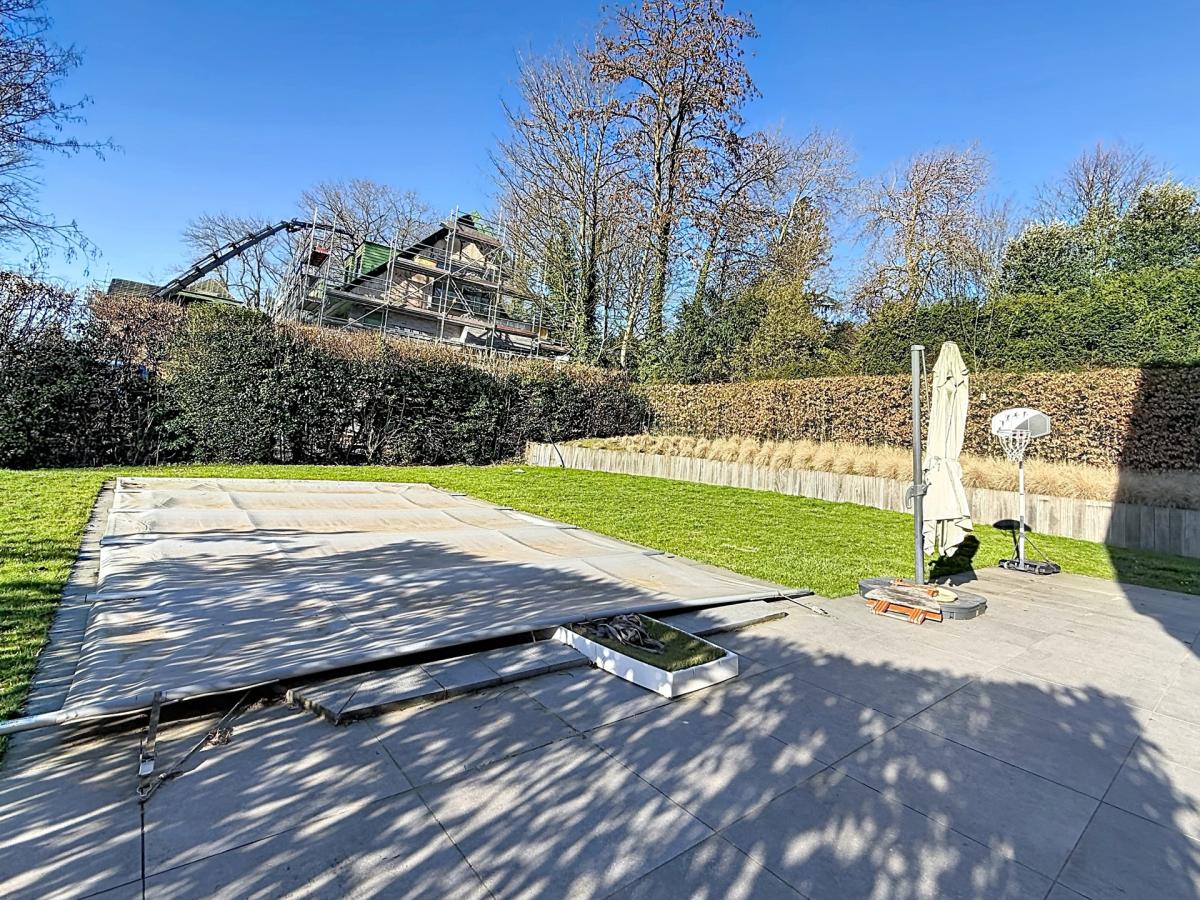 Dieweg : Maison 3 façades + piscine extérieure chauffée