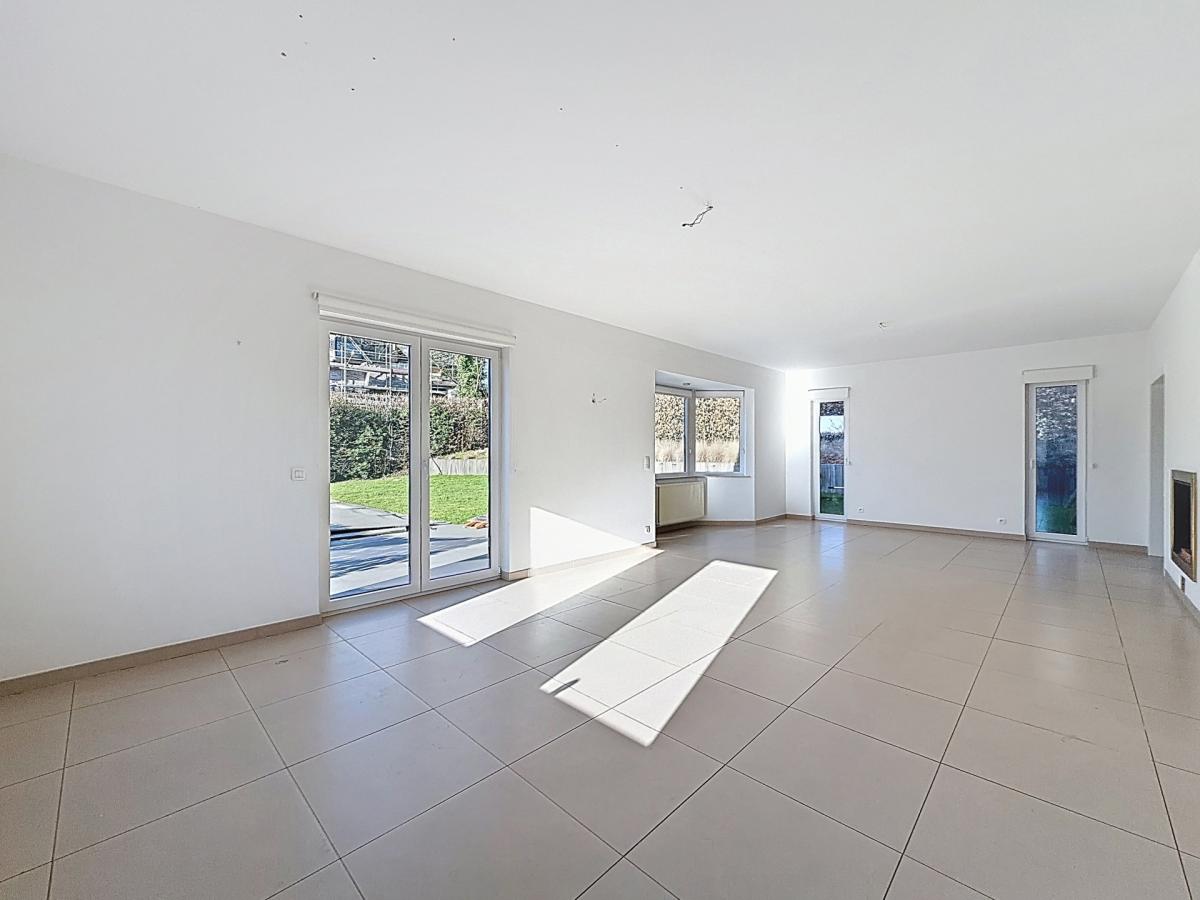 Dieweg : Maison 3 façades + piscine extérieure chauffée