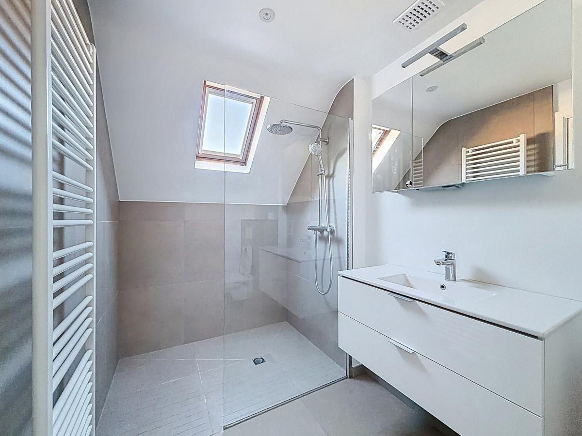 Dieweg : Maison 3 façades + piscine extérieure chauffée