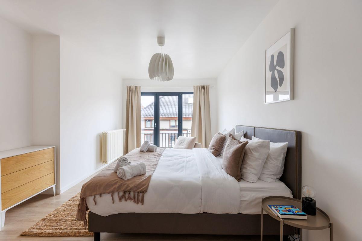 Cinquantenaire: bel appartement rénové 127m² terr, pk