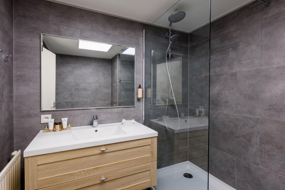 Cinquantenaire: bel appartement rénové 127m² terr, pk