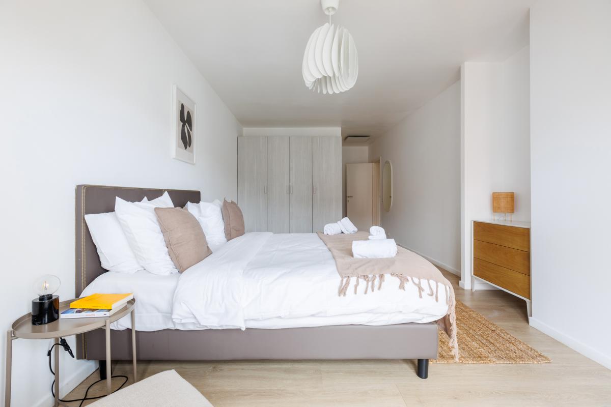 Cinquantenaire: bel appartement rénové 127m² terr, pk