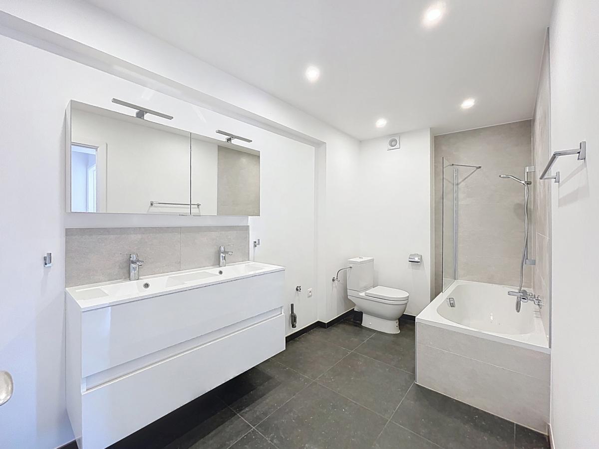 Roosevelt/ULB : Appartement 3 chambres + terrasse + garage 