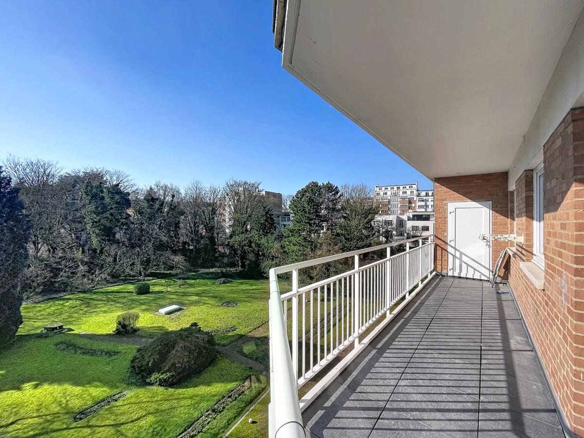 Roosevelt/ULB : Appartement 3 chambres + terrasse + garage 