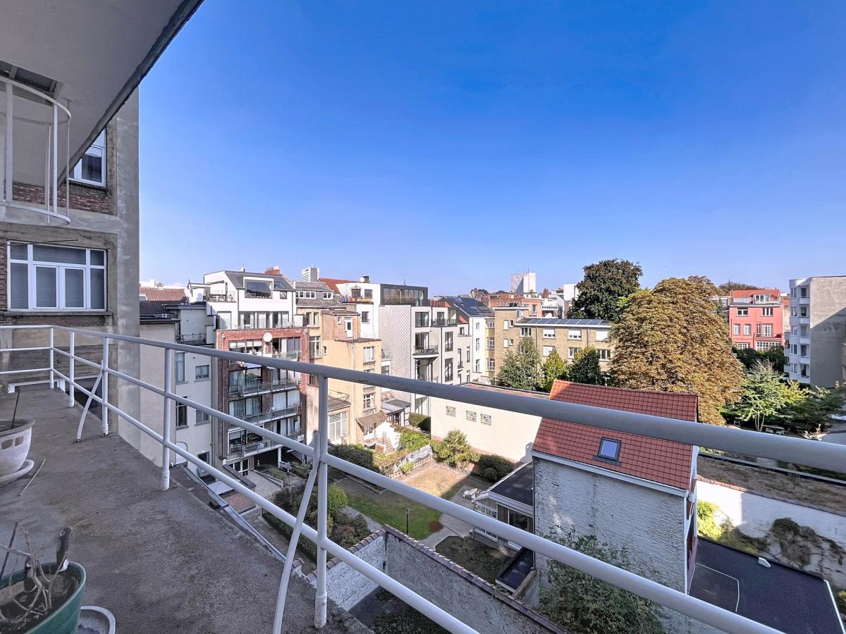 Place Stéphanie : Beau studio meublé + terrasse