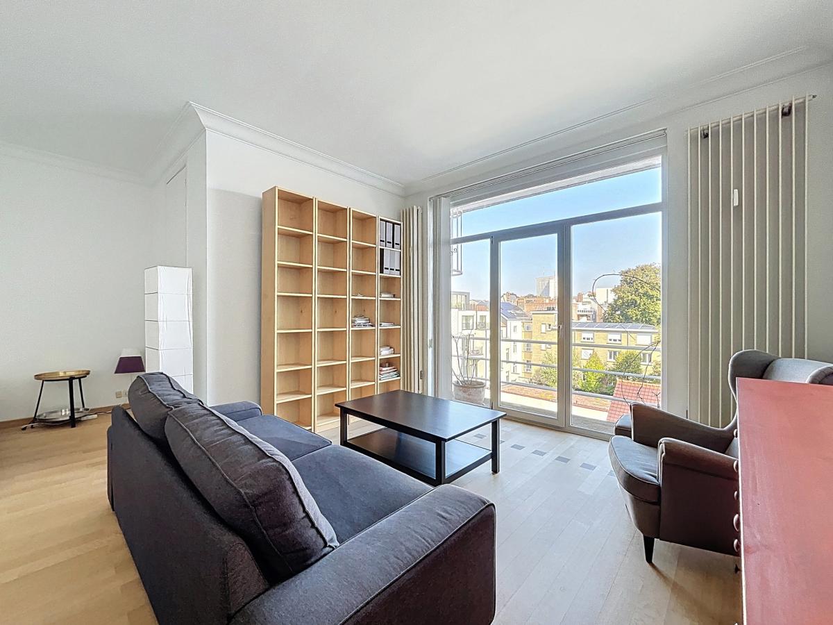 Place Stéphanie : Beau studio meublé + terrasse