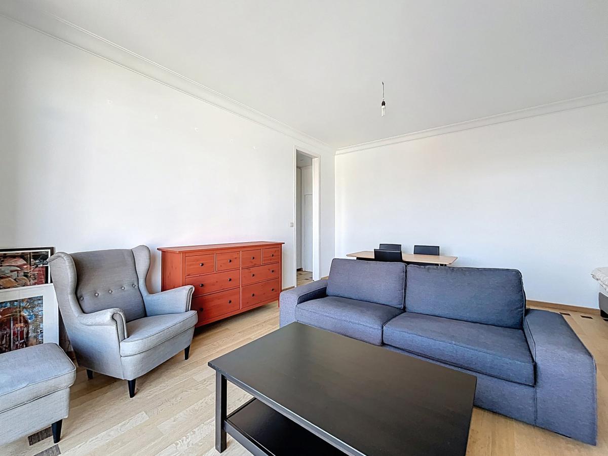 Place Stéphanie : Beau studio meublé + terrasse