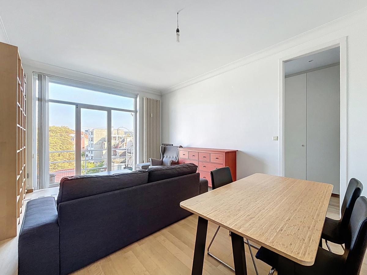 Place Stéphanie : Beau studio meublé + terrasse