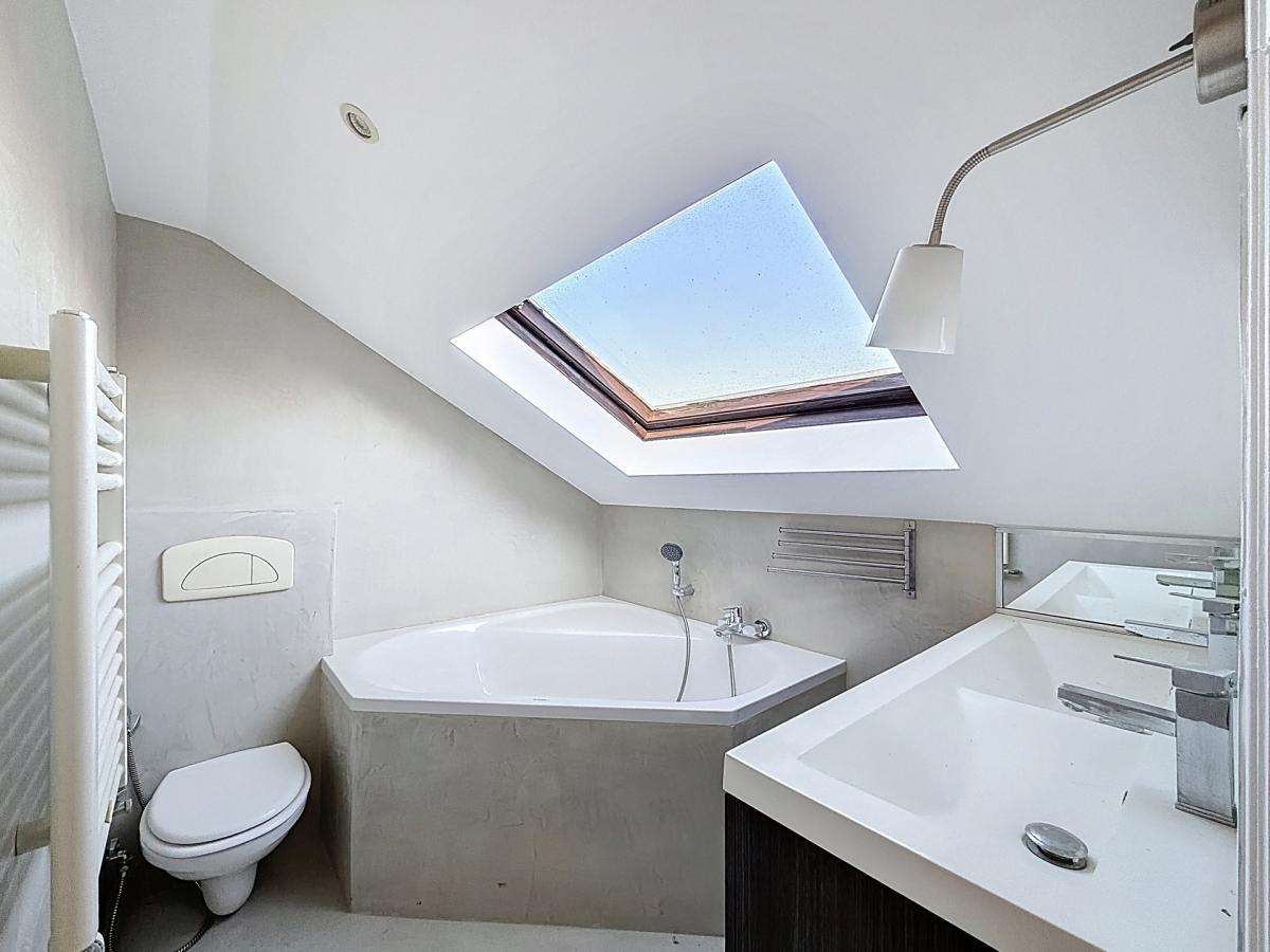 Pl. Vanderkindere : Lumineux triplex penthouse + terrasse