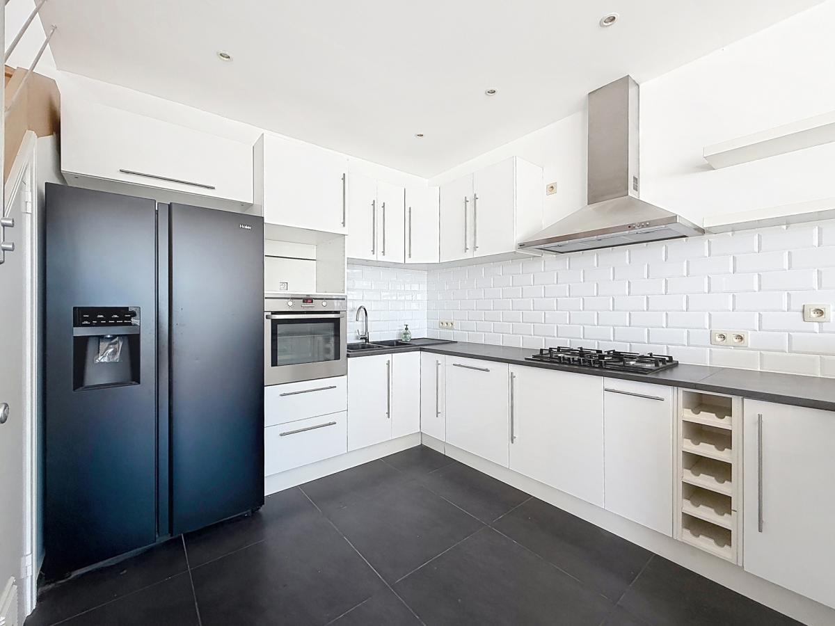 Pl. Vanderkindere : Lumineux triplex penthouse + terrasse