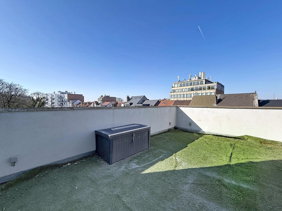 Pl. Vanderkindere : Lumineux triplex penthouse + terrasse