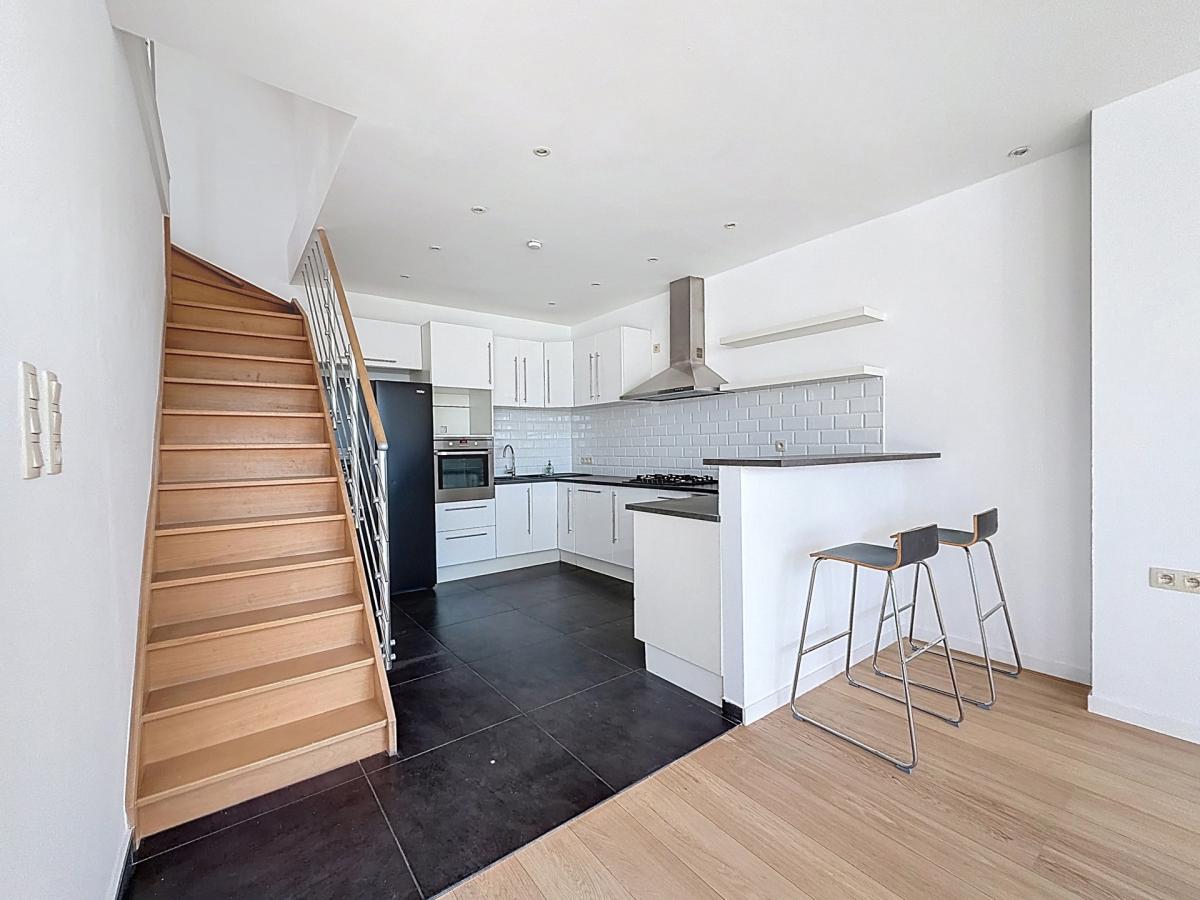 Pl. Vanderkindere : Lumineux triplex penthouse + terrasse