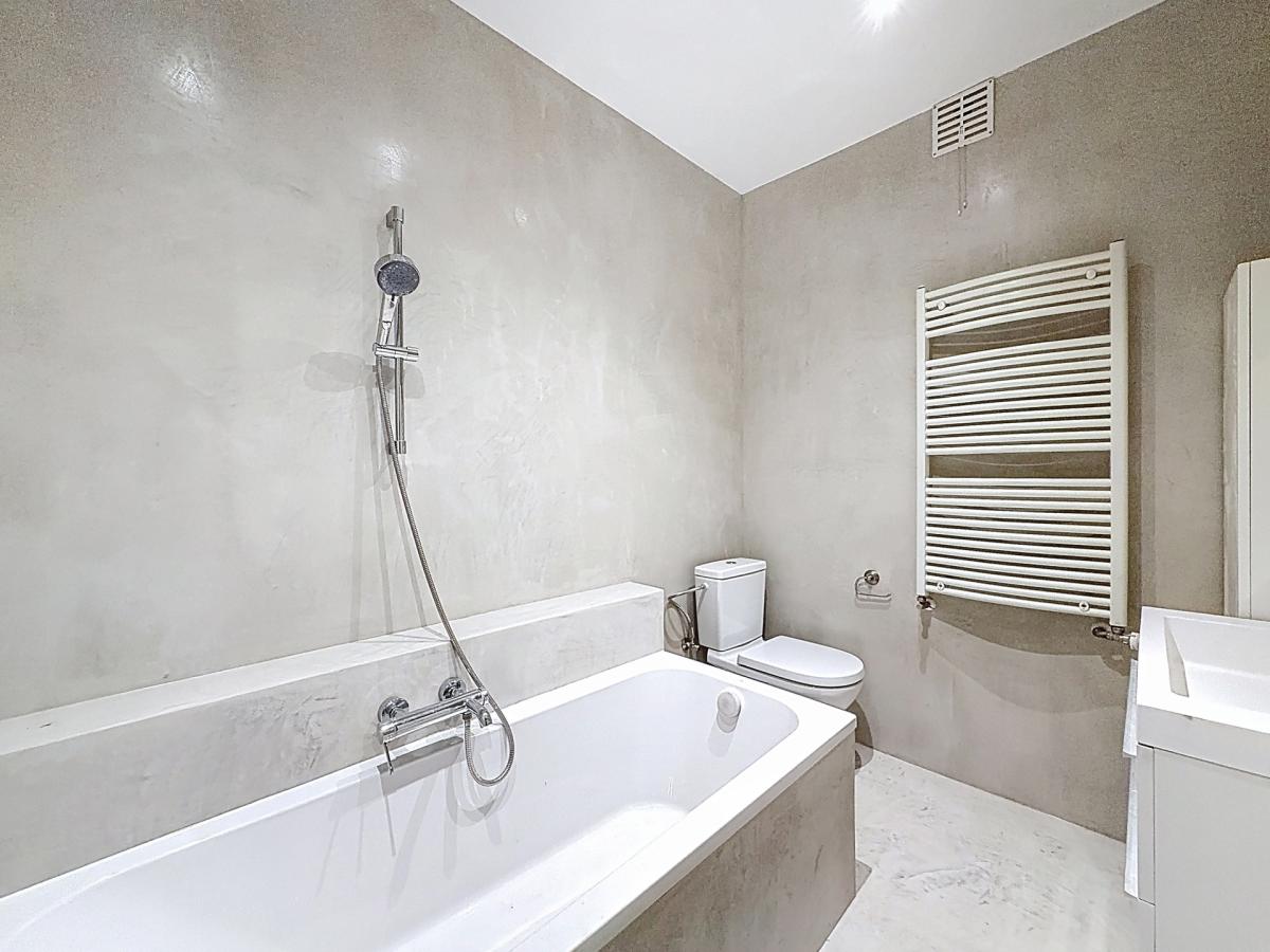 Pl. Vanderkindere : Lumineux triplex penthouse + terrasse